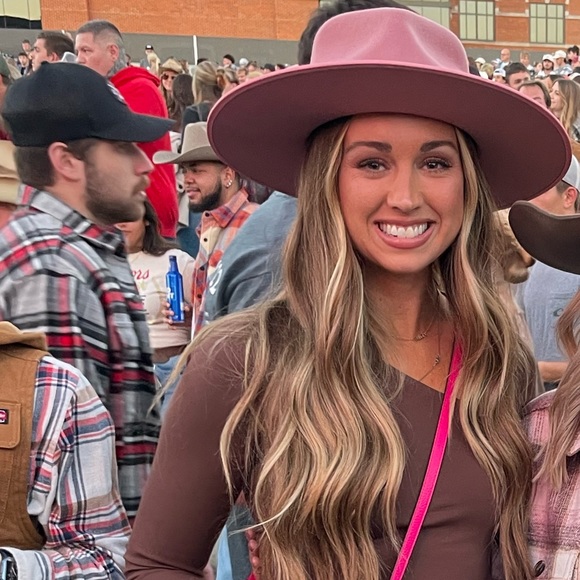 Meet your Posher, Mackenzie - Picture 1 of 1